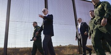 텍사스 켄 팩스턴 법무장관, 바이든 이민정책 막기 위해 소송제기