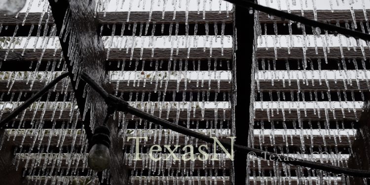 텍사스 덮친 한파에 정전 사태 속출 … ‘약 20만 가구 전력공급 끊겨’