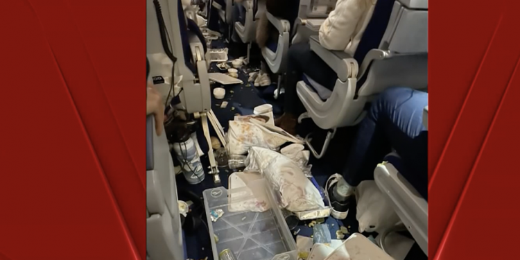 오스틴발 독일행 비행기 난기류에 비상착륙 … 7명 부상 병원후송