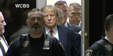 트럼프 전대통령 기소 이후, 텍사스 곳곳에서 지지자들 집결