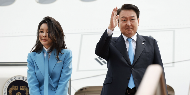 윤석열 대통령 “일본은 사과위해 무릎을 꿇어야 한다는 주장에 동의못해”