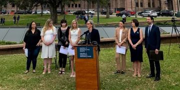 “텍사스 낙태금지법으로 생명에 위험” … 주정부 소송 여성 8명 더 늘었다