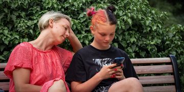 청소년, 하루 3시간 이상 SNS 사용하면 정신건강에 악영향