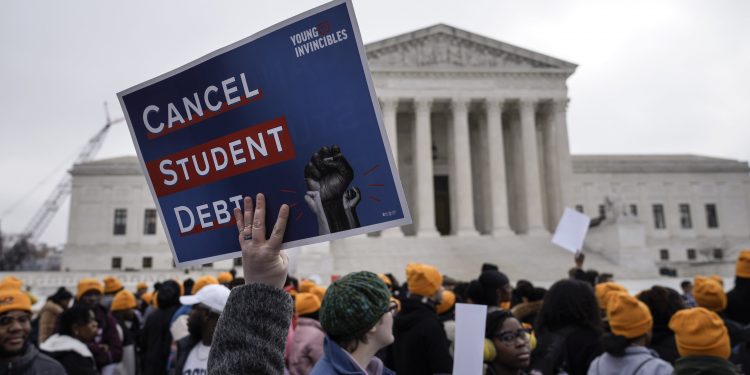 연방대법원, 학자금 채무 면제정책에 제동