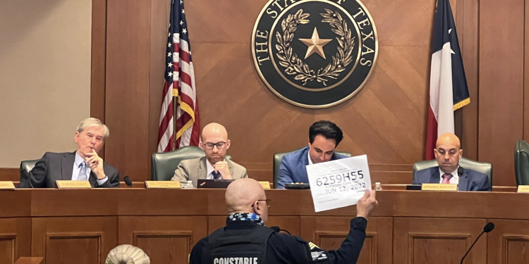 텍사스, 차량구매시 받는 임시 종이번호판 금지법 제정