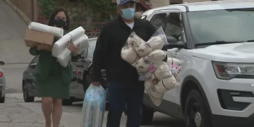 텍사스 주정부, 이민자 42명 로스앤젤레스로 보내