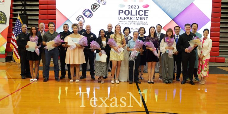 달라스출장소-북텍사스 한국여성회, 북텍사스 5개 도시 경찰국 자녀에게 장학금
