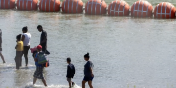 텍사스 국경에 설치한 수중장벽에서 시신발견