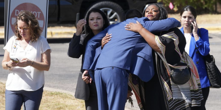 고등학교에서 시신으로 발견된 11학년 학생 … “사망원인 조사중”