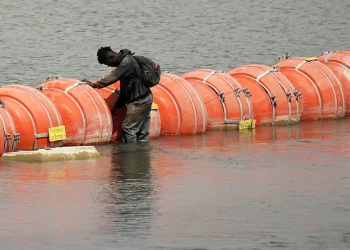 연방법원, 텍사스 리오그란데 강 수상장벽 제거 명령