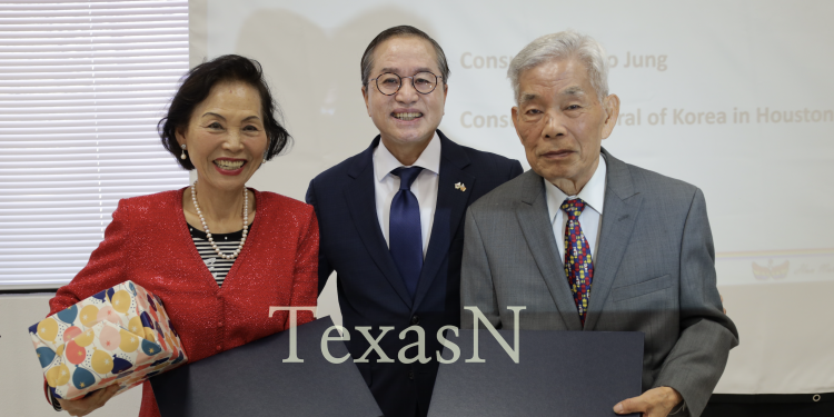 30년 휴스턴 농악단 지킨 이선호, 이금련 부부 바이든 대통령 표창