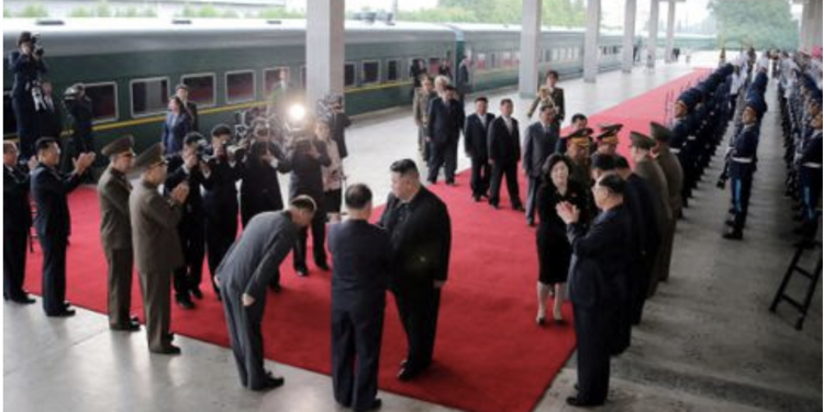 북한 김정은, 푸틴 대통령과 정상회담 위해 러시아행 … “군사협력 예고”