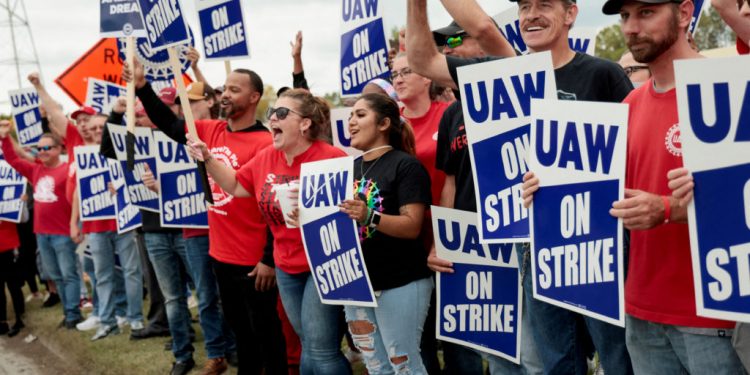 텍사스 GM 자동차 노동자 5000명, 전국 파업에 동참