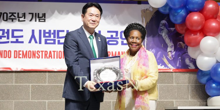 휴스턴 시장 후보 쉴라 잭슨 리의 식지 않는 ‘욕설파문’