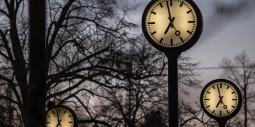 5일(일), 일광절약시간제 종료 … “새벽 2시를 1시로 바꿔주세요”