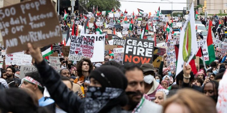 텍사스 주의사당 앞에서 대규모 집회 … “이스라엘 지원에 세금 낭비” 맹비난