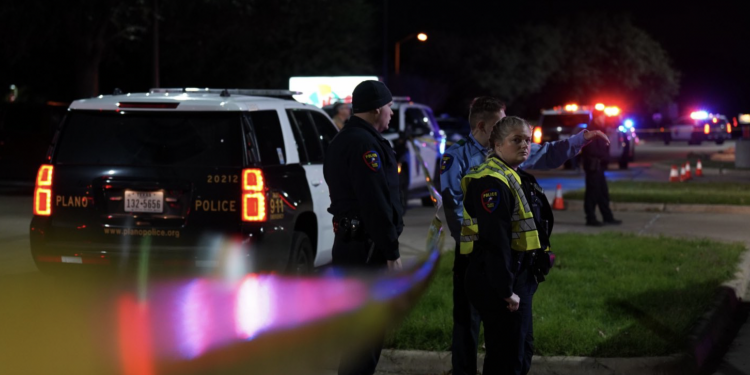 플레이노 쇼핑센터 주차장으로 추락한 경비행기 … “조종사 사망”