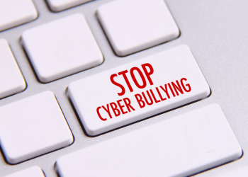 온라인 게임 속 커뮤니티, 사이버 괴롭힘 예방하려면?