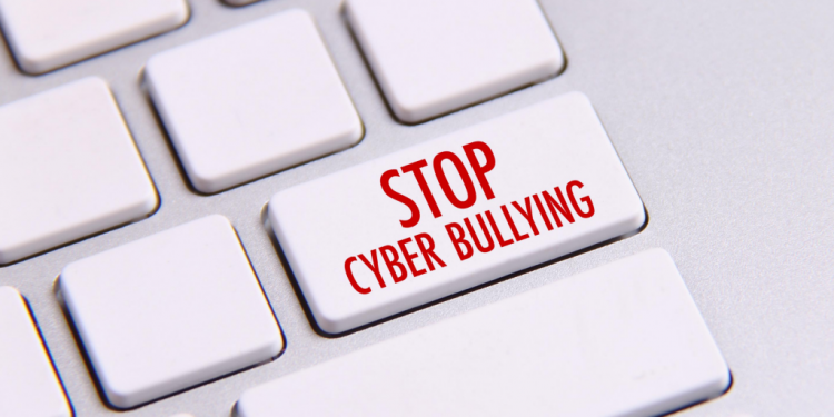 온라인 게임 속 커뮤니티, 사이버 괴롭힘 예방하려면?