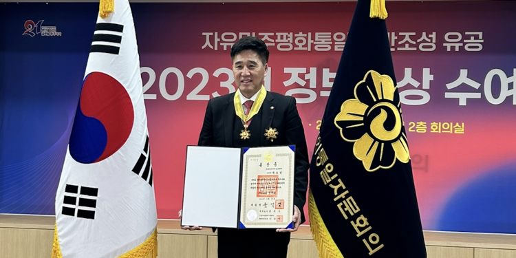 휴스턴협의회 박요한 전회장 “영광스러운 훈장, 모든 자문위원과 함께 이룬 성과”