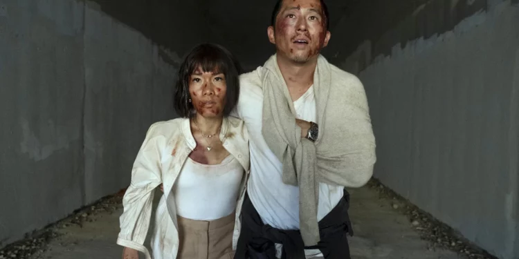 골든 글로브 역사상 최초로 한국계 미국인 제작, 주연 넷플릭스 ‘비프’ …’정상에 우뚝’