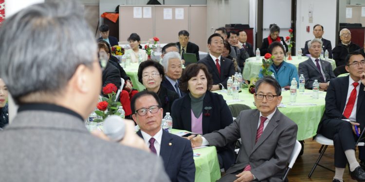 “트럼프 재집권시, 한국 통하지 않고 북한과 직접 대화 가능”
