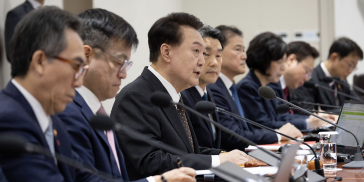 윤석열 대통령, 과학대통령으로 기억? … 주미대사관 과학기술 주재관 책상 뺐다