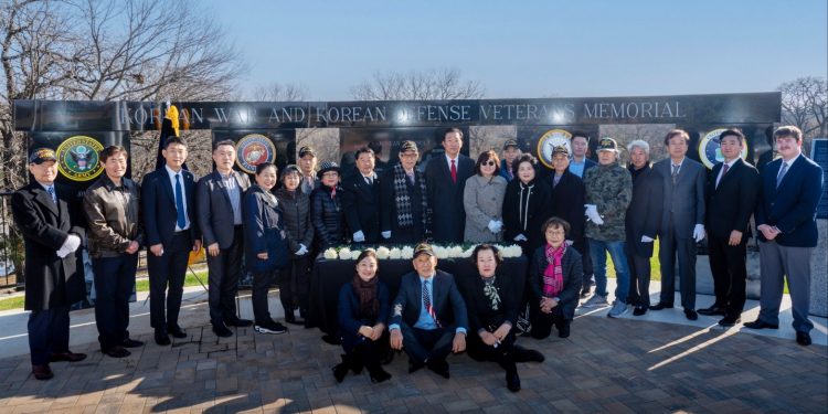 민주평통 달라스협의회, 참전용사기념비 참배하며 신년 출발