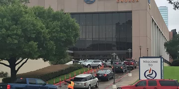 조엘 오스틴 목사의 레이크우드 교회에서 대낮 총격 … 2명 부상, 범인 현장사망