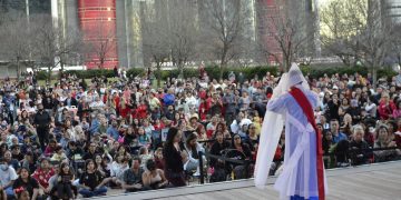 [사진] 한국전통무용에 휴스턴 다운타운이 ‘들썩’