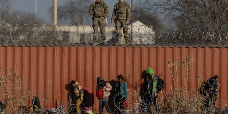 연방판사 “텍사스 경찰의 국경넘는 이민자 체포법안은 불법”