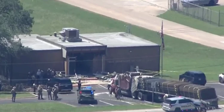 [속보] 텍사스 남성, 트럭으로 DPS 돌진 … 상업용 운전면허 발급거부에 분노