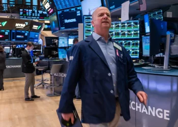 다우존스 산업평균지수, 처음으로 장중 4만선 돌파