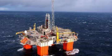 [데스크칼럼] 탄화수소 못찾았지만 일단 파보자?