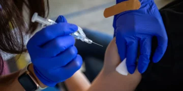 “코로나19 감염확산세” … 새로운 코로나19 백신 출시