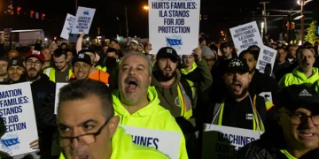 휴스턴 포함 14개 항만 노동자(ILA) 파업 선언… “삼성과 LG, 현대자동차 타격”