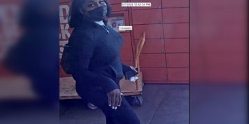 남의 신용카드로 홈디포에서 고가 쇼핑한 여성 ‘공개수배’