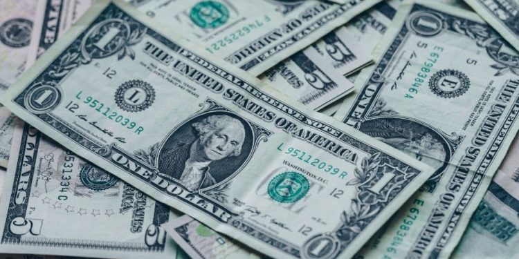 트럼프 당선에 원달러 환율 급등 … 1,400원 넘겨