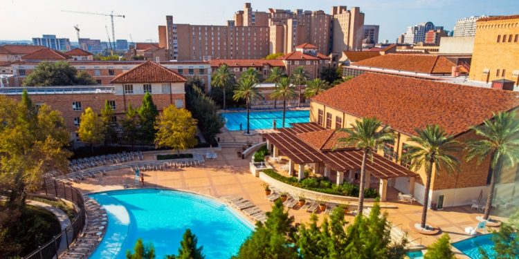 텍사스 대학교(UT System), 연소득 10만달러 이하 가정 ‘등록금 무료’