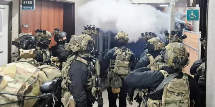 CNBC 칼럼 “한국, 6시간만에 민주주의 지켰다”