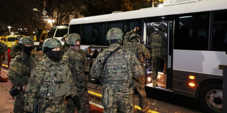 윤석열 대통령 비상계엄령에 미국내 한국 기업 주식 폭락