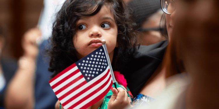 트럼프, 출생시민권 폐지 약속 … “취임즉시 행정명령”