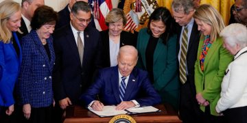 조 바이든, 사회보장연금 지급액 인상안에 서명