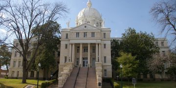 맥레넌 카운티, 최저임금 25달러로 인상하면 기업 인센티브 지급