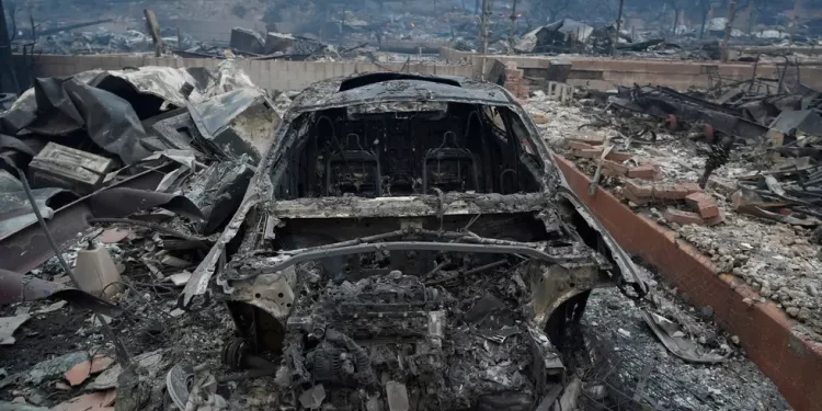 캘리포니아 팔리세이즈 화재, 산타아나 강풍 속에서 급속히 확산