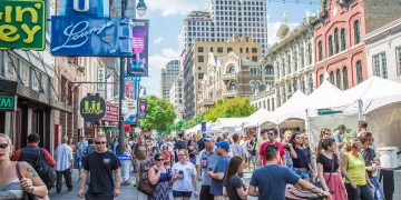 오스틴 ‘핫플’ 6번가, 수십 년 이어 온 주말 밤 차량통제 ‘이제 끝’