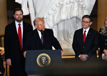 트럼프 “미국의 쇠퇴는 끝났다” … 47대 대통령 취임