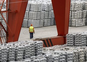 트럼프, 철강 25%·알루미늄 15% 관세 재도입… ‘동맹국 면제 없어, 한국도 포함’