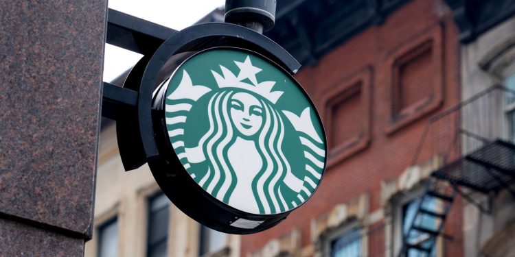 스타벅스, 오늘(10일) 하루 무료 커피 쏜다 … 1인당 1잔